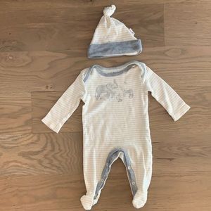 Burt’s Bees NB Footie and Hat Set